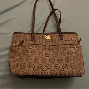 ⭐️EUC⭐️ Authentic Michael Kors Women’s Tote Bag❣️